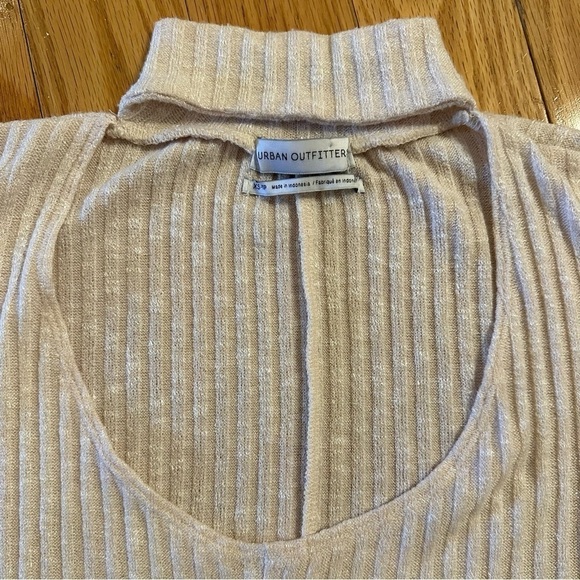 Urban Outfitters cream ribbed cutout sweater sz XS - Picture 4 of 6